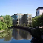 Lux Centre,parking On Request,riverside,wifi,netflix,2bd-ensuite,bosch Coffee Machine 公寓