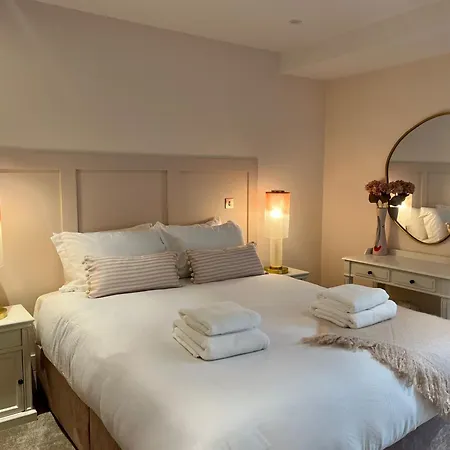 Luxurious, Centre Location, Parking On Request The Pink Palace At Ryedale House Apartment