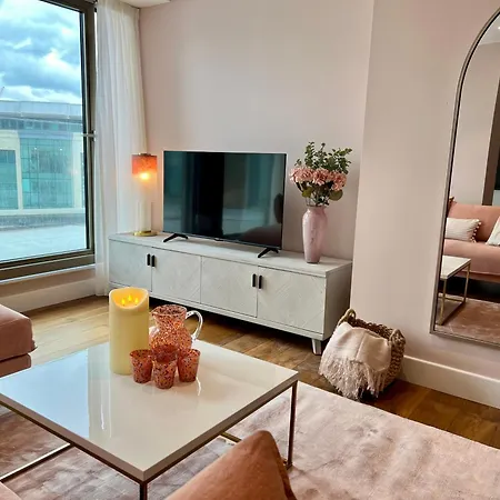 Luxurious, Centre Location, Parking On Request The Pink Palace At Ryedale House *