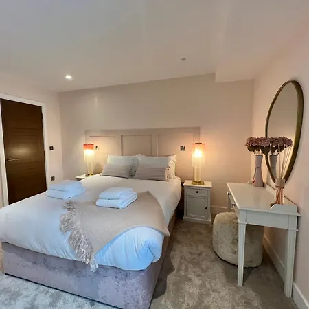 The Pink Palace At Ryedale House Apartment *