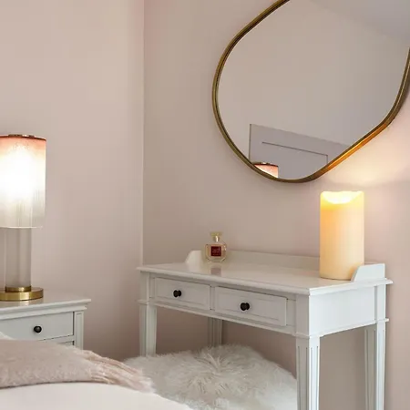 Luxurious, Centre Location, Parking On Request The Pink Palace At Ryedale House *