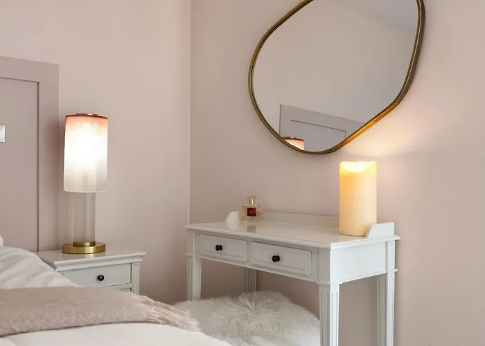 Luxurious, Centre Location, Parking On Request The Pink Palace At Ryedale House *