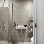 Apartment Lux Centre,parking On Request,riverside,wifi,netflix,2bd-ensuite,bosch Coffee Machine