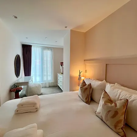 Luxurious, Centre Location, Parking On Request The Pink Palace At Ryedale House