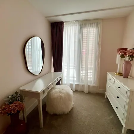 Luxurious, Centre Location, Parking On Request The Pink Palace At Ryedale House דירה *