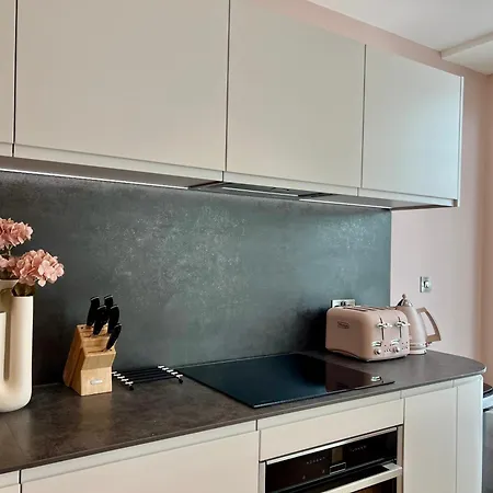 Luxurious, Centre Location, Parking On Request The Pink Palace At Ryedale House *