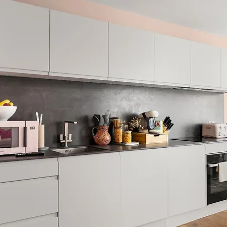Apartment Lux Centre,parking On Request,riverside,wifi,netflix,2bd-ensuite,bosch Coffee Machine *