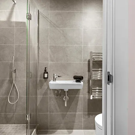 Апартаменты Lux City Centre,Riverside,Wifi,Netflix,2Bd-Ensuite,Bosch Coffee Machine